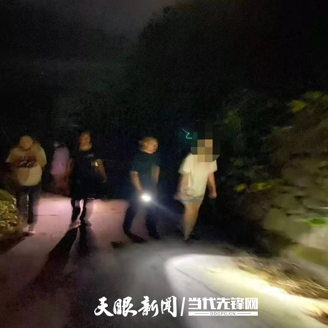 沿河：民警成功救下坠江女孩 威龙