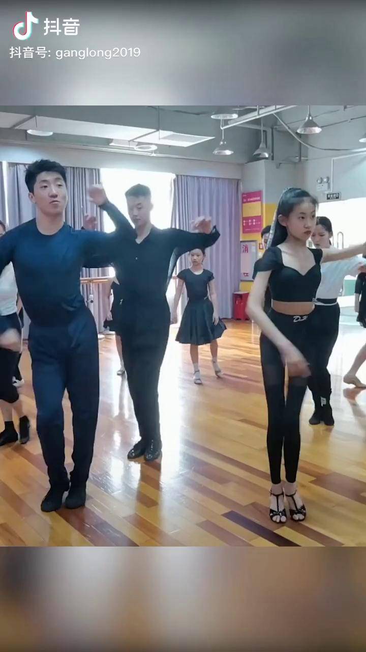 腿精-许佳钰一路走向12岁女单冠军,你最喜欢哪个时刻?