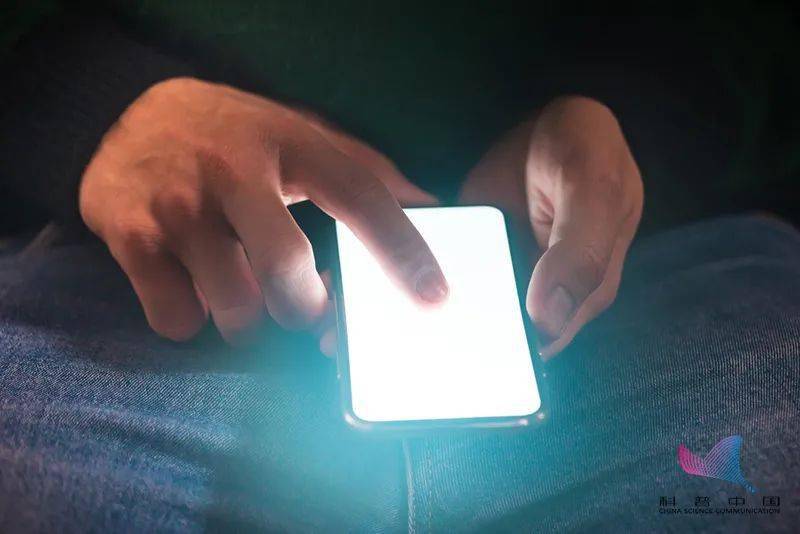 视网膜|防蓝光眼镜能护眼，还能预防近视？注意！不是所有人都适合戴……