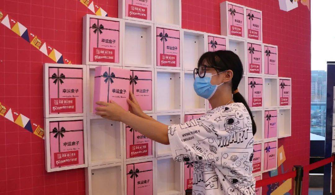 收获了大奖在期待与激动中被打开一份份充满新意的幸运盲盒小米盲盒