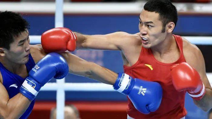 乒乓球男子团体决赛中,由马龙,王楚钦,闫安,徐晨皓,李昊腾组成的北京