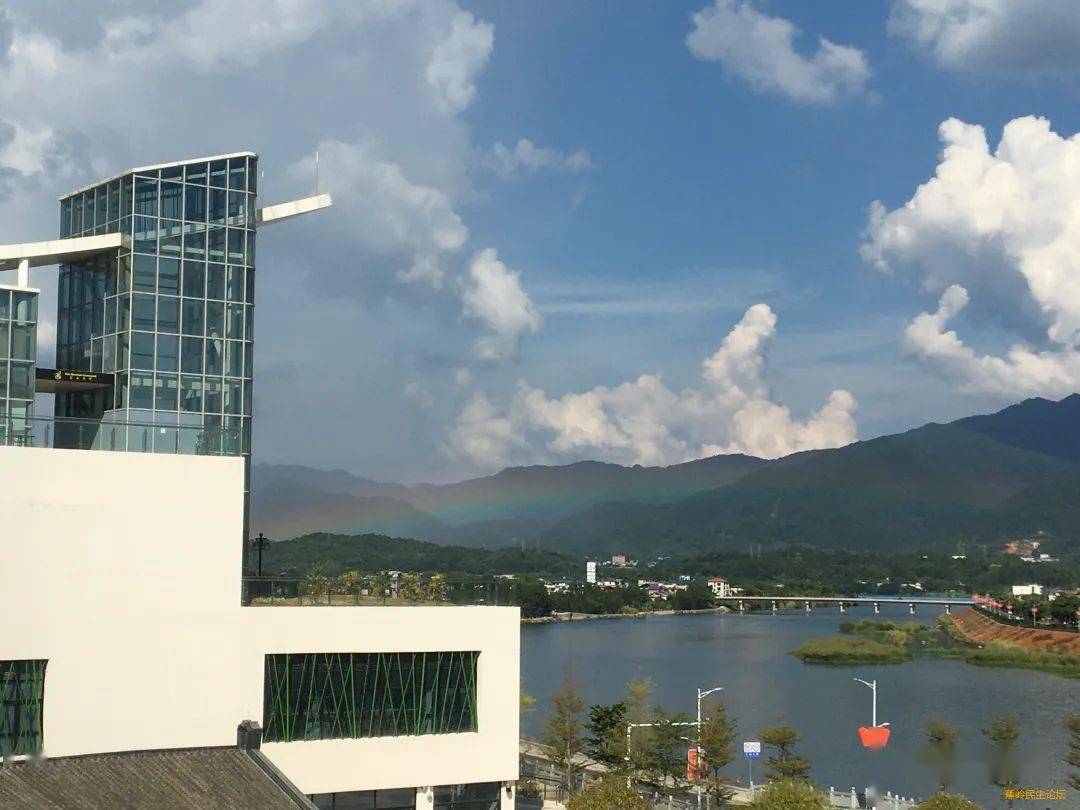 在蕉岭丘成桐国际会议中心拍摄到漂亮彩虹,你有看到吗?