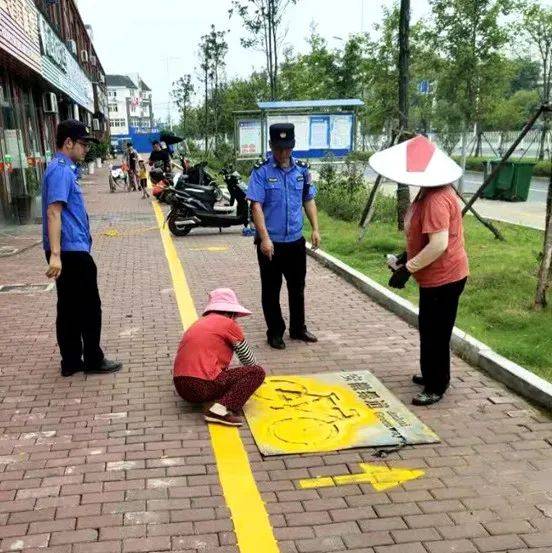 南陵县城区街头新划了“箭头” 这是为了啥？非机动车 1584