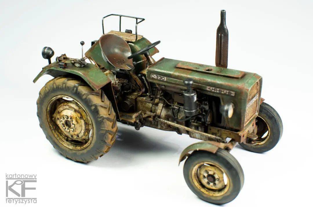 ursus c 330 拖拉机(纸做的)