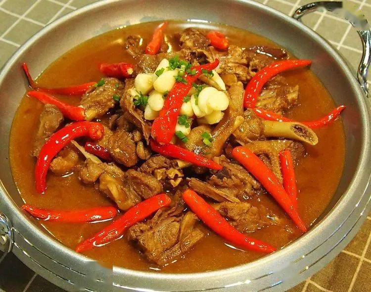 将梅关古道全程走完要花不少气力,若能吃上一道"梅岭鹅王"便是不虚此