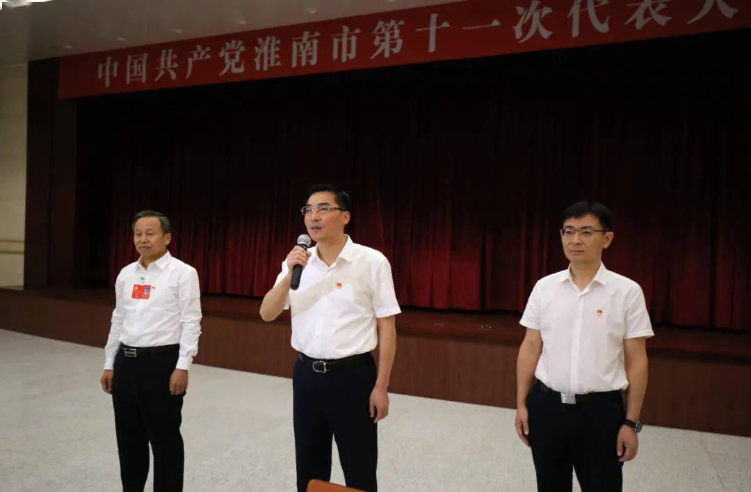 淮南日报全媒体记者 苏国义 何婷婷 采制市委副书记汪谦慎一行看望