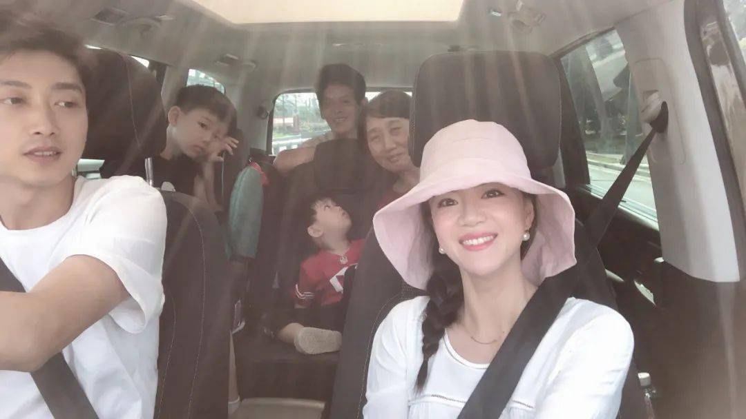 幸福家庭背后都是秘密 828762af271f42379cefc7570ff545d9.jpeg