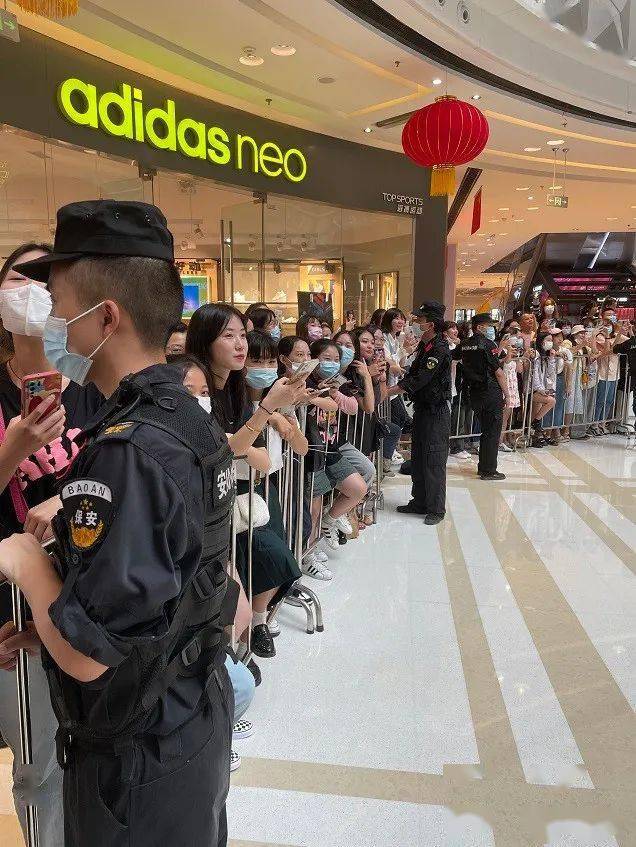 我公司圆满完成金牛万达范丞丞明星见面会安保任务