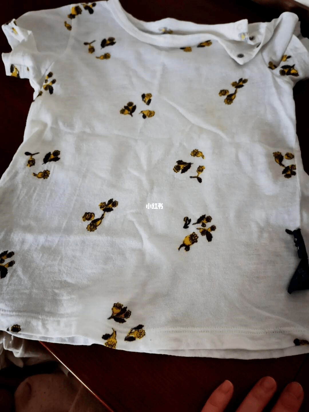 江南布衣 令人迷惑！江南布衣童装“欢迎来到地狱”设计引众怒！暗黑图案，怪异标语，网友：这给你家小孩穿你乐意？！