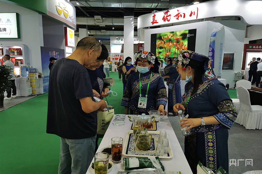 服务乡村振兴 第六届世界硒都(恩施)硒产品博览交易会开幕