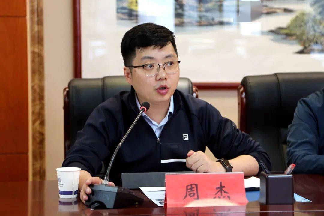 调研目的,周杰介绍了陕西职业教育发展总体情况,我校人事处处长魏文波