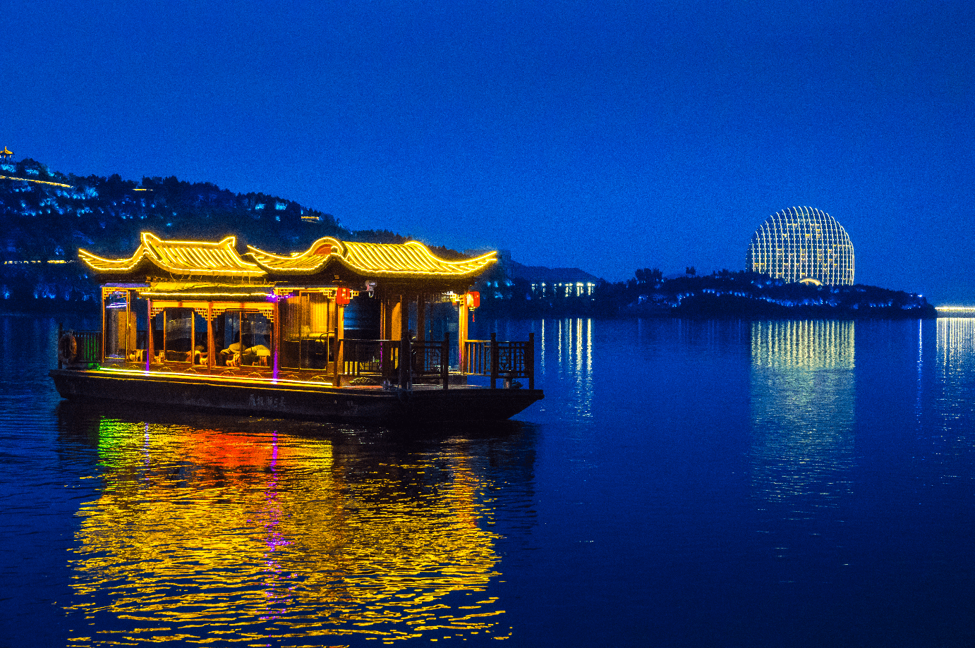 雁栖湖景区夜游接近尾声