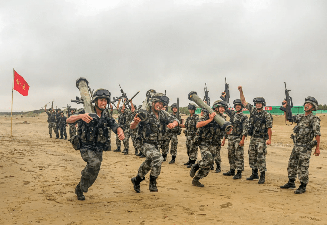 听说,最帅的男人在中国部队_军人