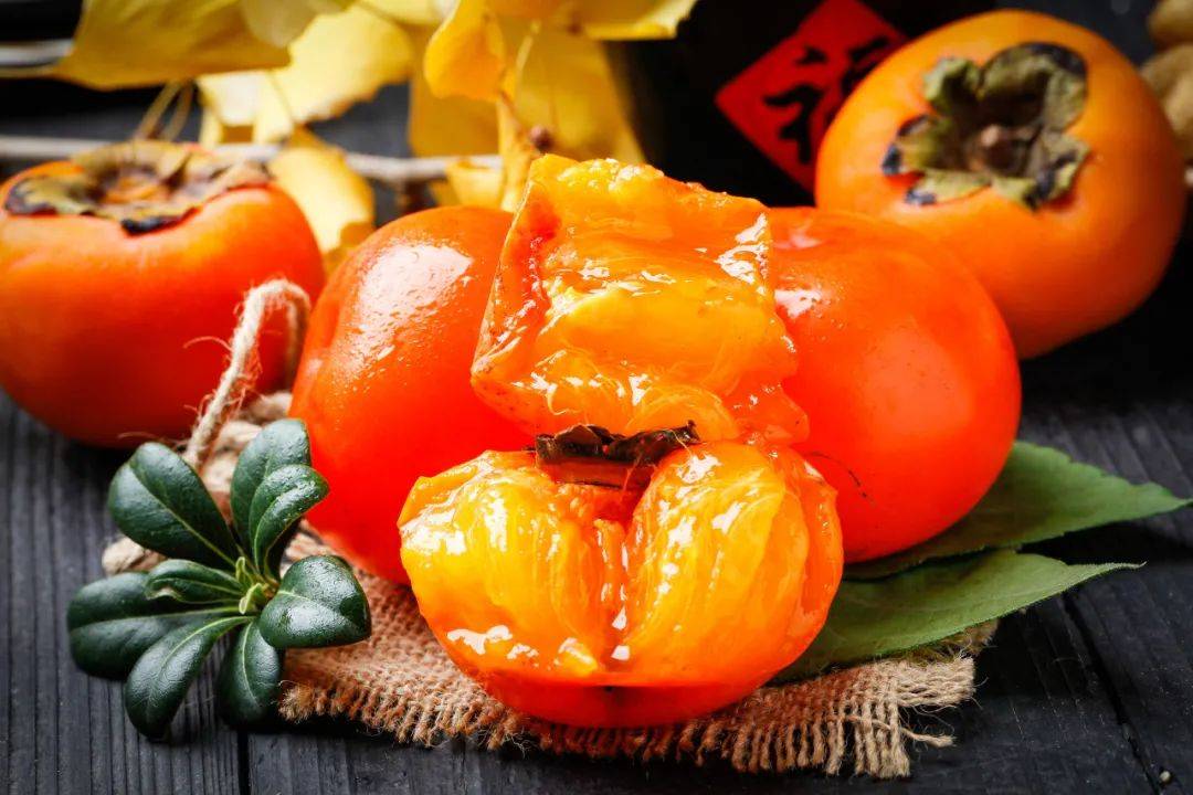 上保留了柿子的营养价值,柿饼不仅含有较高糖分柿饼的功效与作用禁忌