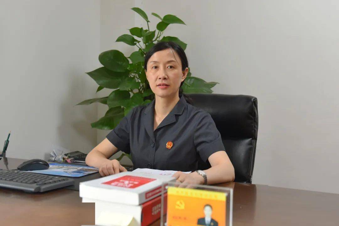 道德模范丨邹丹敬业奉献的模范法官