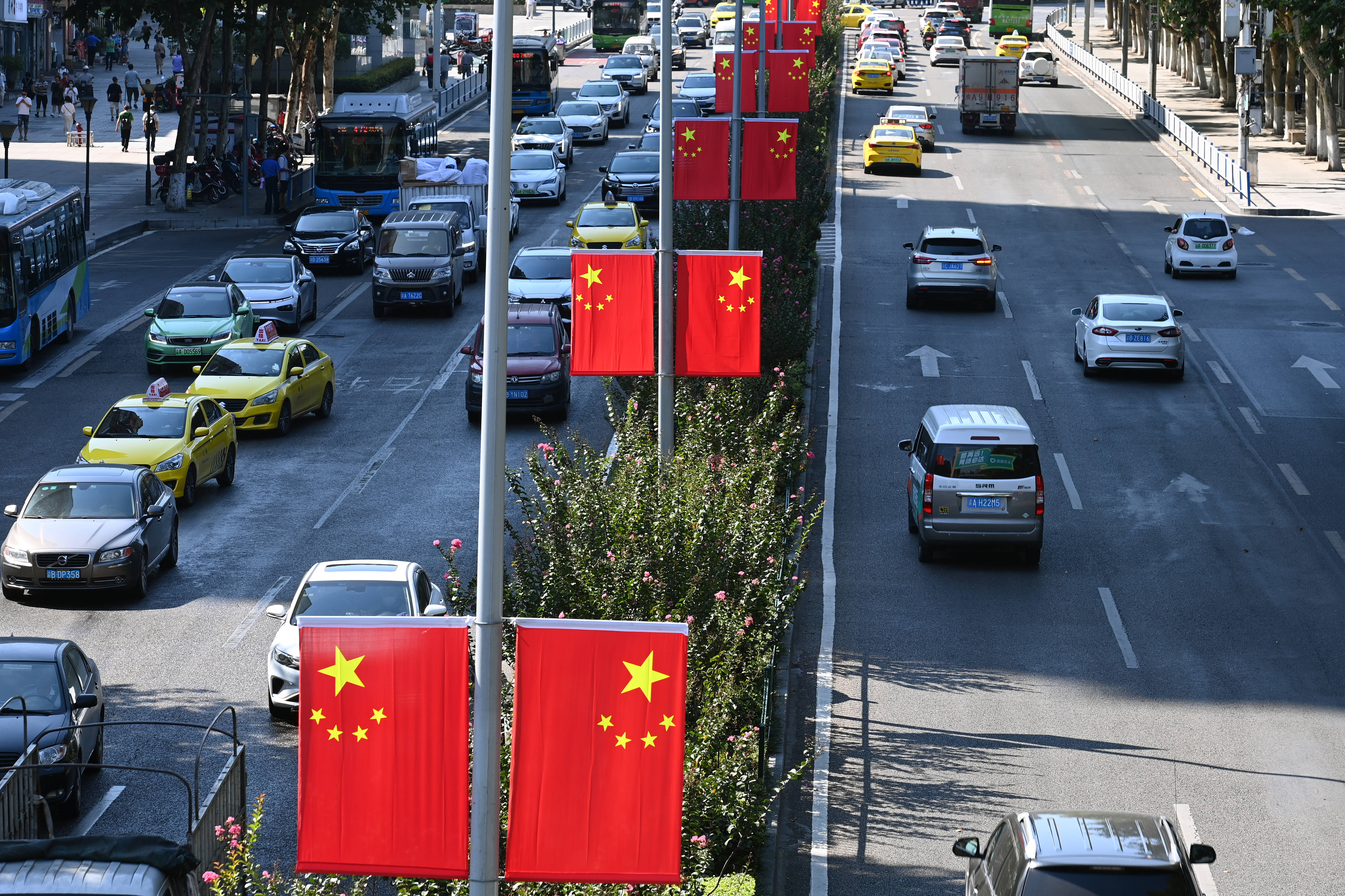 最美中国红国旗招展迎国庆