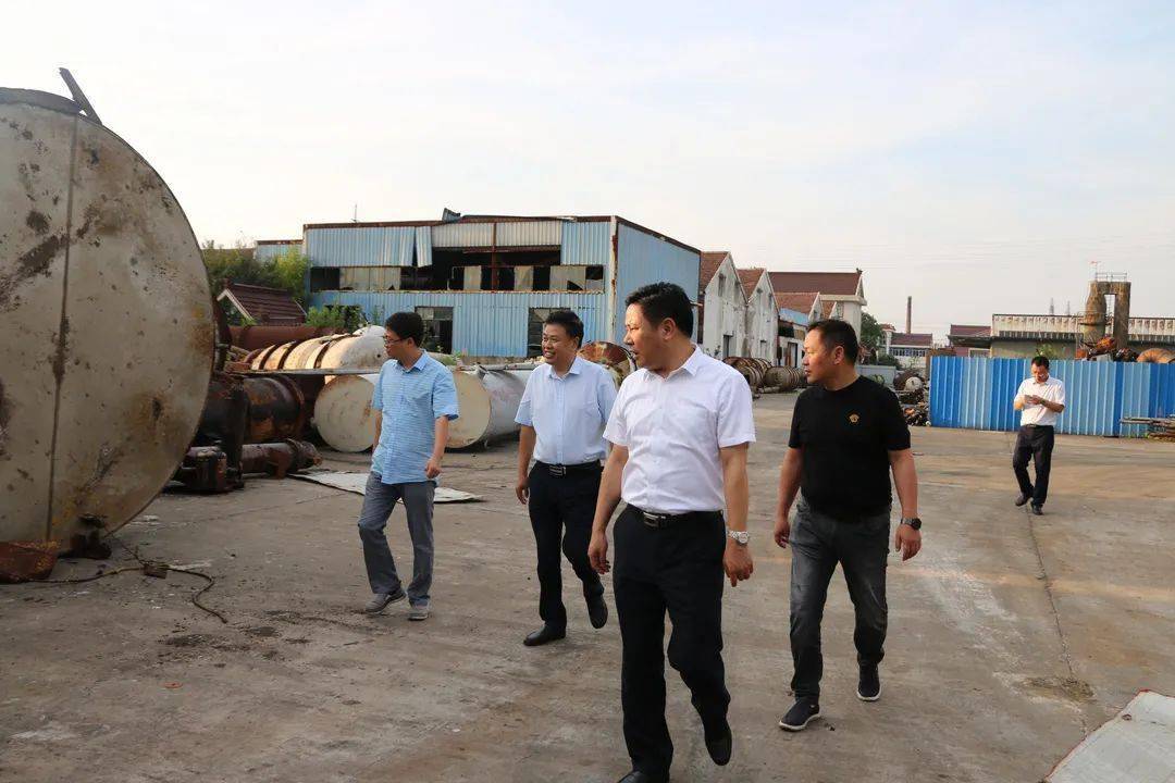 绷紧安全弦如皋市副市长顾留忠带队到东陈开展节前安全生产检查