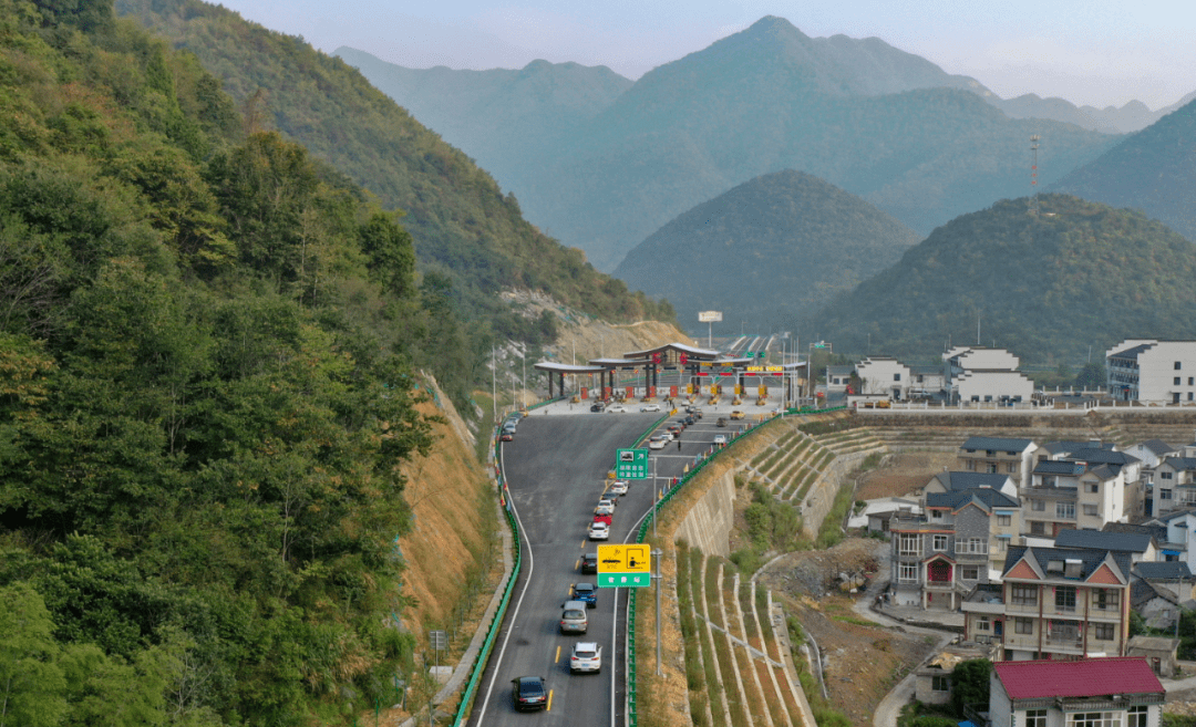 重磅|历史一刻,石台高速今日通车,"醉美绿色高速"正式亮相!