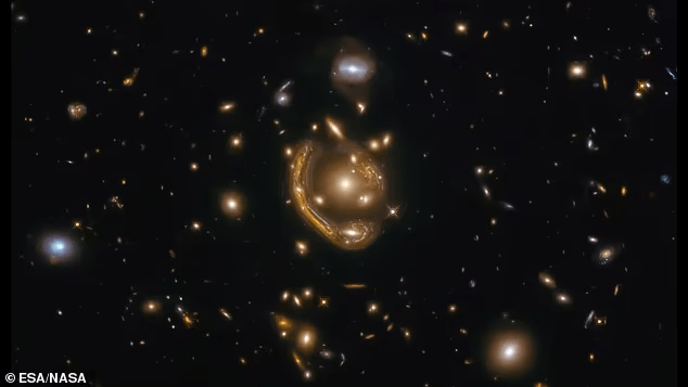 质量|扭曲空间“爱因斯坦环”星系形成于90亿年前宇宙“婴儿潮”