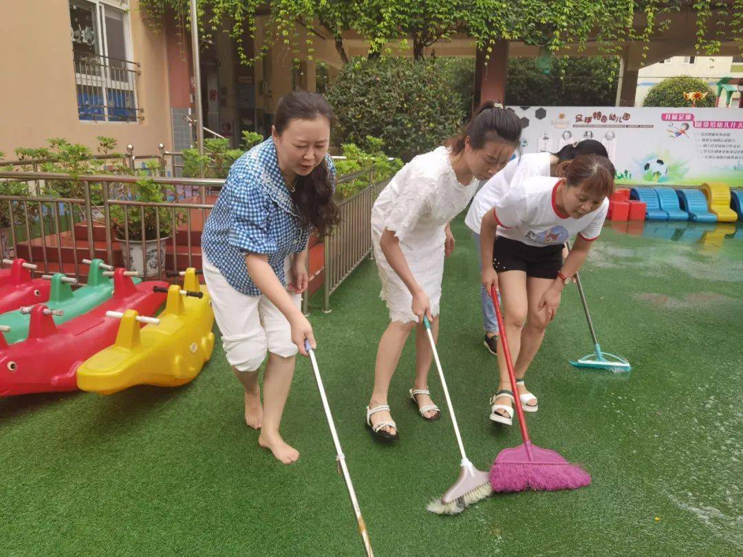 幼儿园老师光脚丫图片