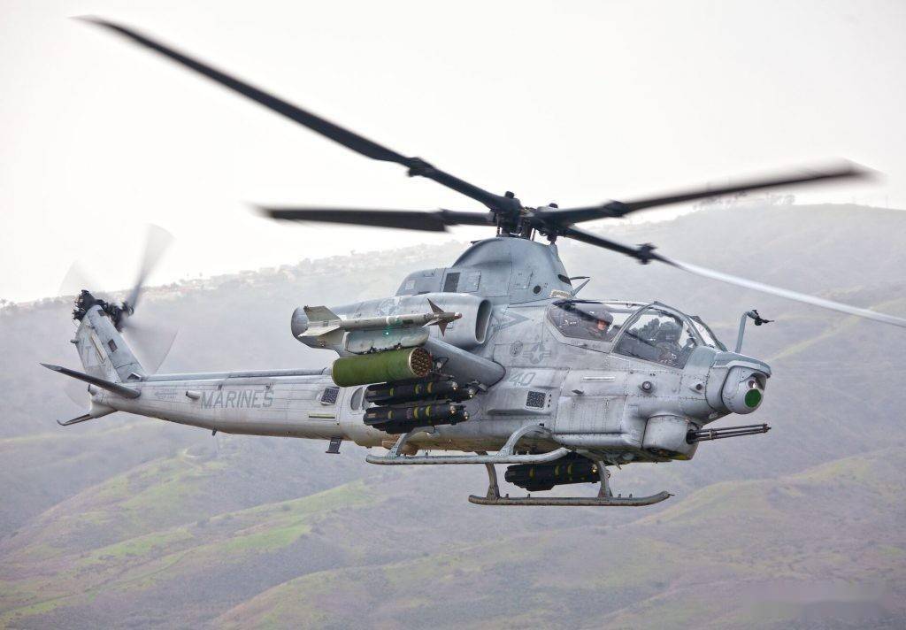 成名于残酷的越南丛林战美军ah1型武装直升机至今仍在服役