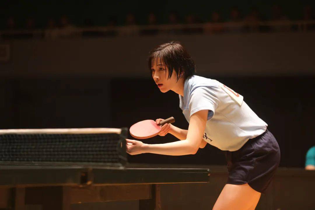 和没有过乒乓球经历的演员在一起,夏星更像是个队