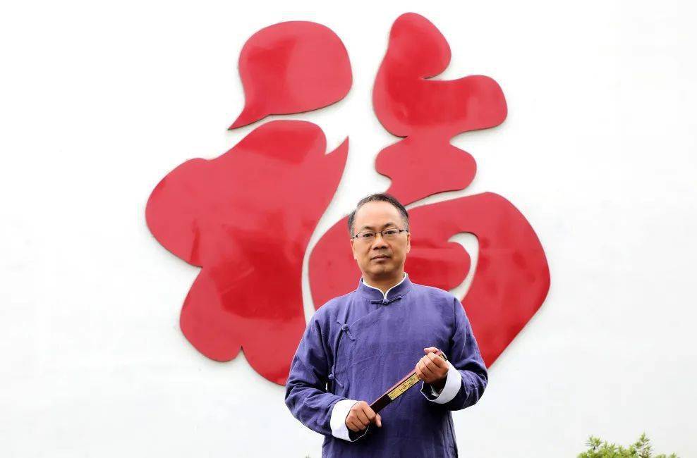 匠心筑梦匠人故事申屠银洪劳模工匠药香济世