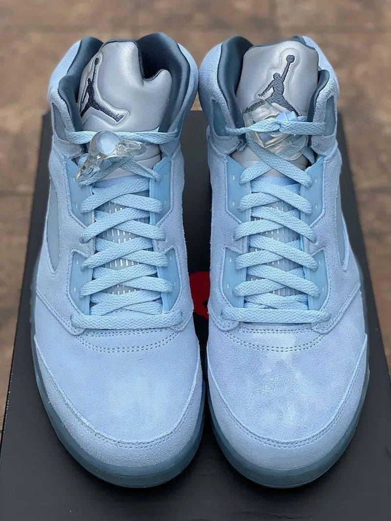 今年最美球鞋我投它一票aj5冰蓝最新实物曝光