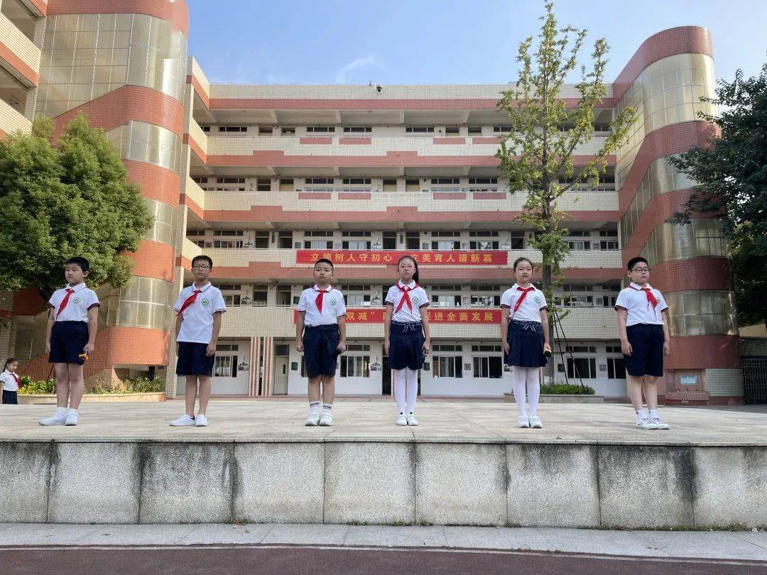 校园新闻石鼓路小学举国同欢庆情满红领巾
