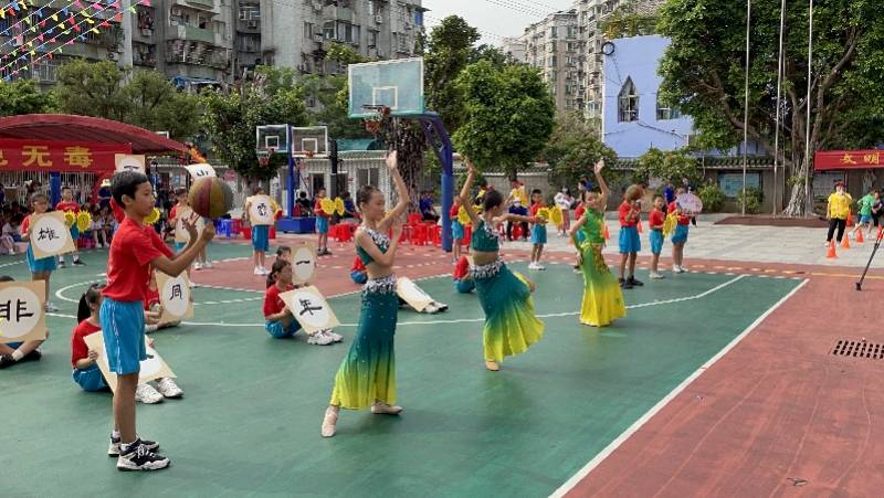 运动会|广州这所小学的校运会很特别!学生穿着各个民族的服装出场