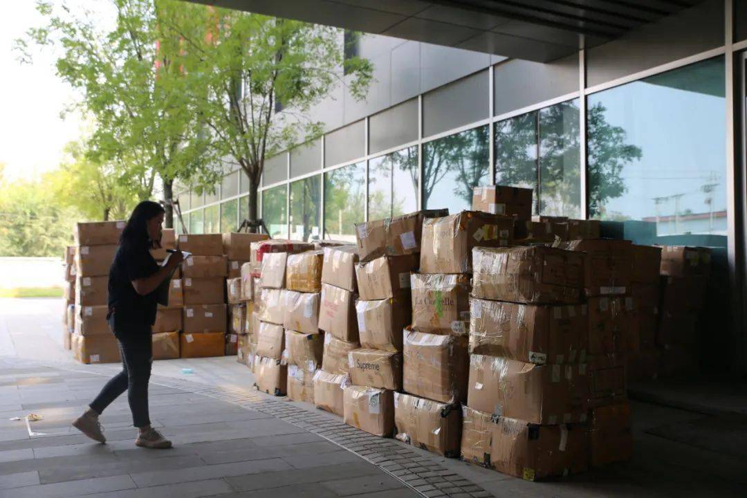 斯凯奇国庆大促!低至1.5折!紧邻通州?3000㎡大卖场!10万件货品清仓特卖!