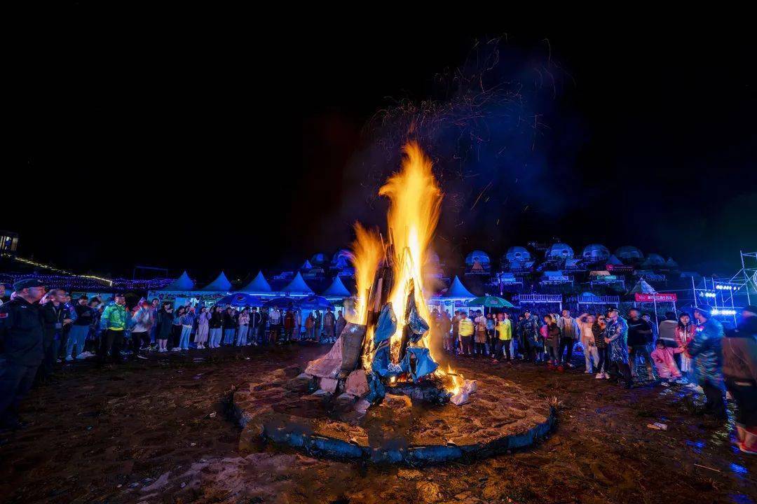 国庆最燃相约云端璀璨星空武功山帐篷节第三季来了