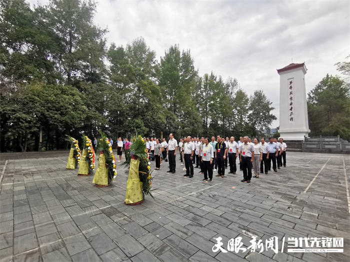 龙大道烈士陵园图片