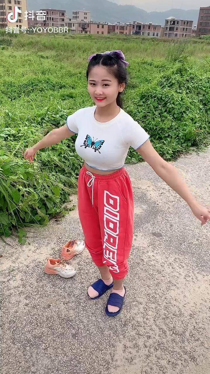 小妹妹又来过河dou小助手罗悠悠同学