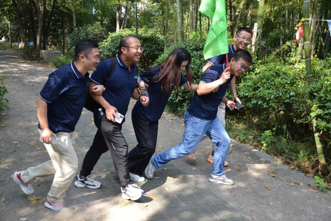 携手前行共赢未来丨极配携奥联沃路捷初秋登山拓展圆满结束