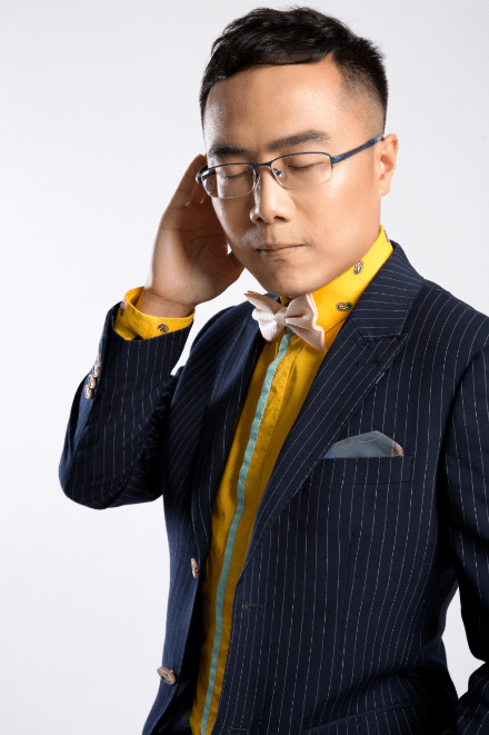组合黄佳殷,徐瑾打头阵贺国庆,献唱《红歌嘹亮》广州台首席主持人高晞