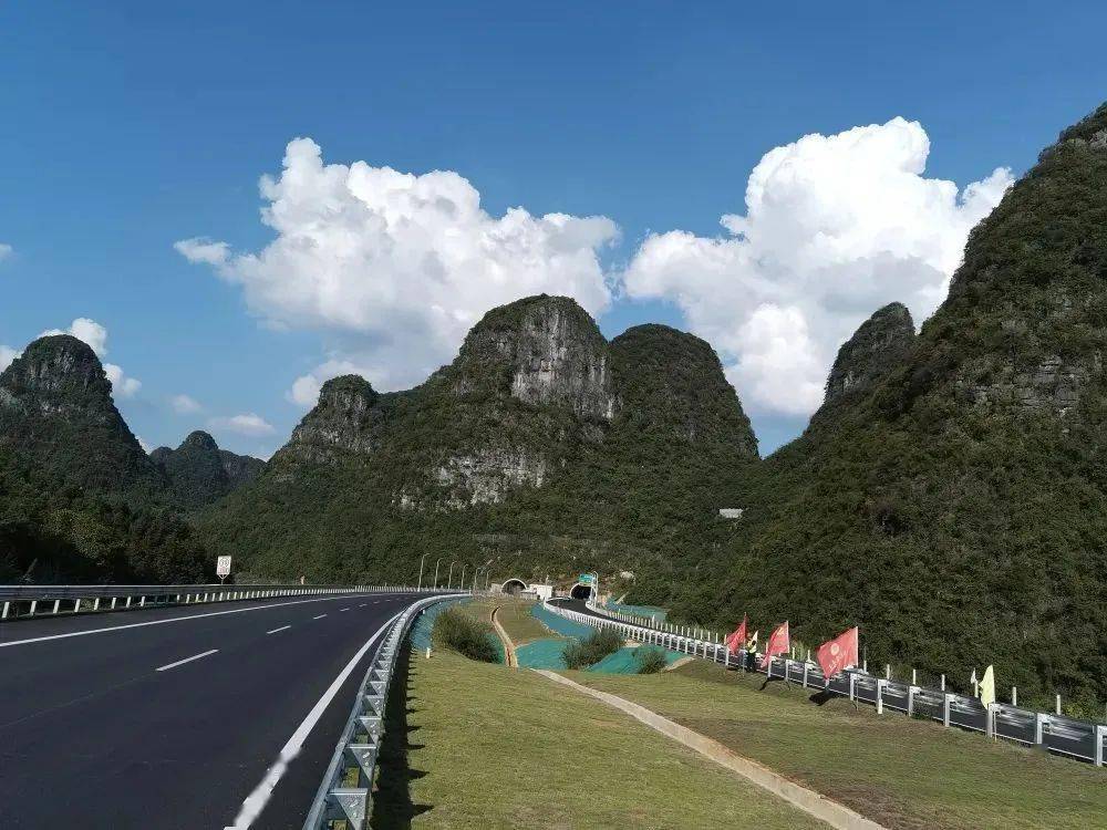 迎国庆,展新颜!融水直通桂林高速公路建设进入最后冲刺阶段