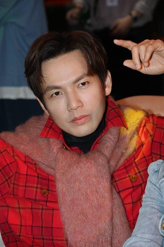 钟汉良不愧是不老男神穿搭格纹休闲装好绅士男友力爆棚