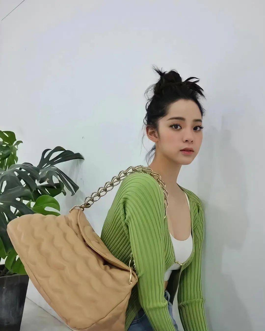 进行 秋冬就是要把棕色玩出彩