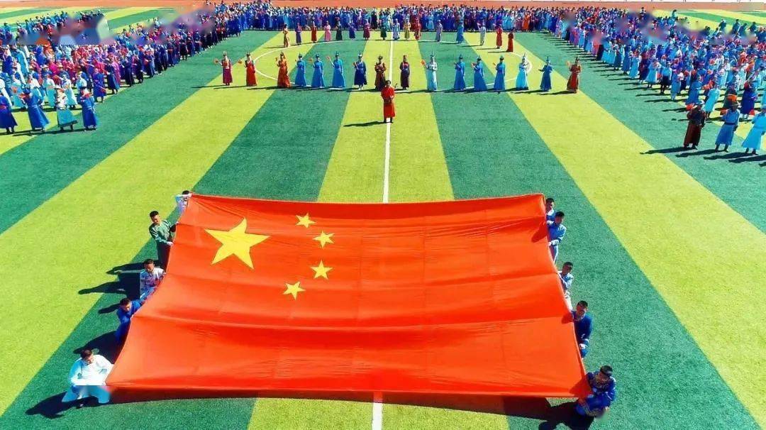 "中国红"美艳了内蒙古各族各界青少年_国旗