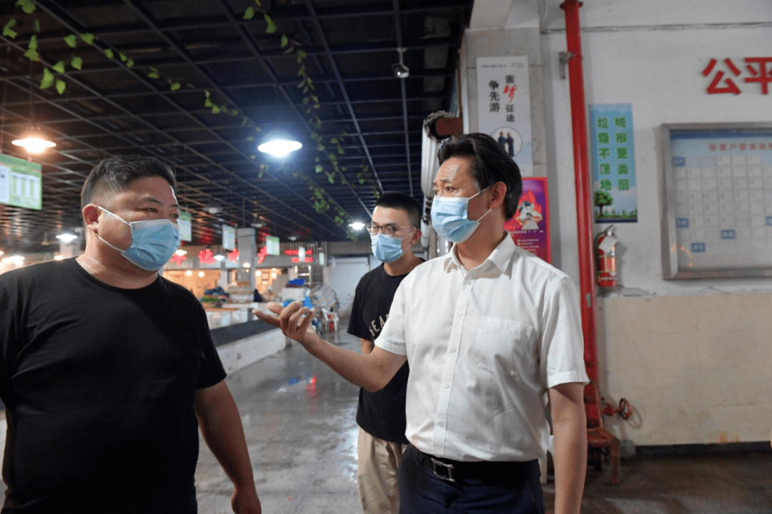 党委书记马焕勇带队开展农贸市场调研