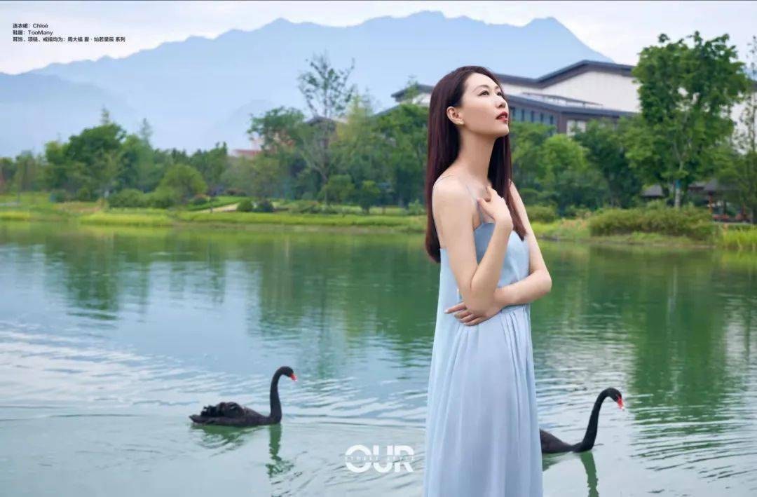 王佳文 落叶缤纷，和赵雅芝 张欣尧 徐梦洁 王紫璇 共同探寻深秋色彩