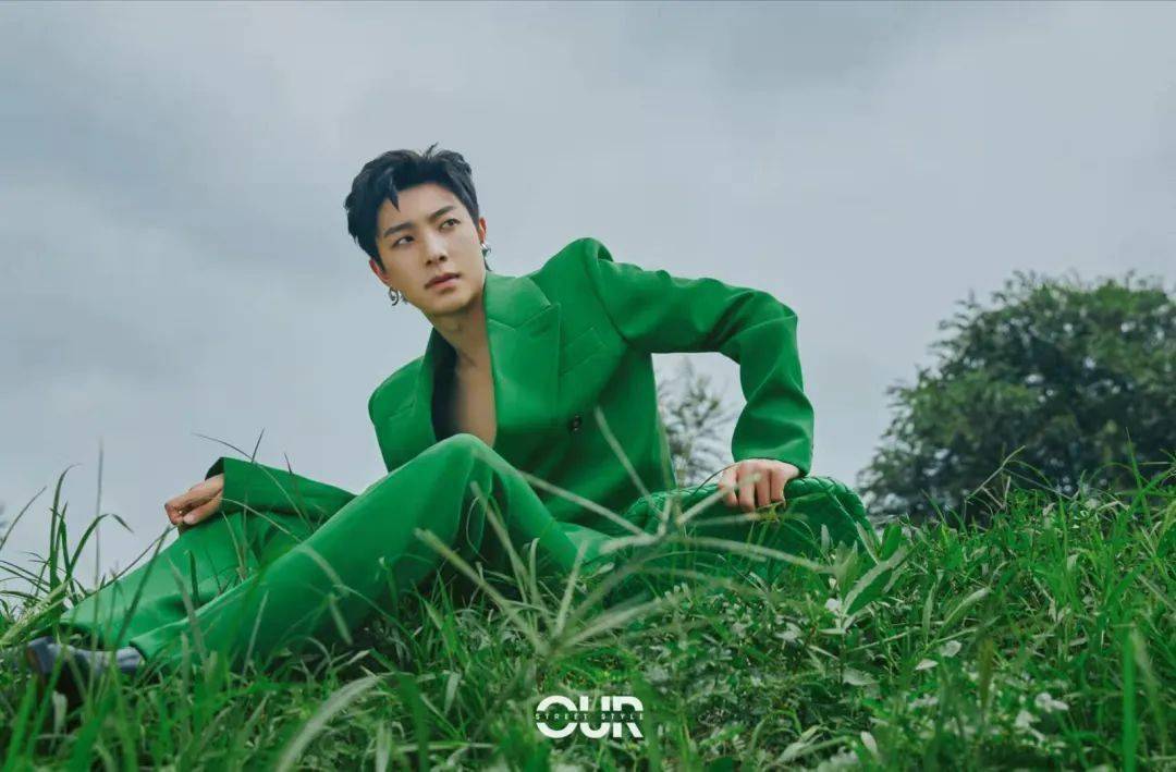 王佳文 落叶缤纷,和赵雅芝 张欣尧 徐梦洁 王紫璇 共同探寻深秋色彩