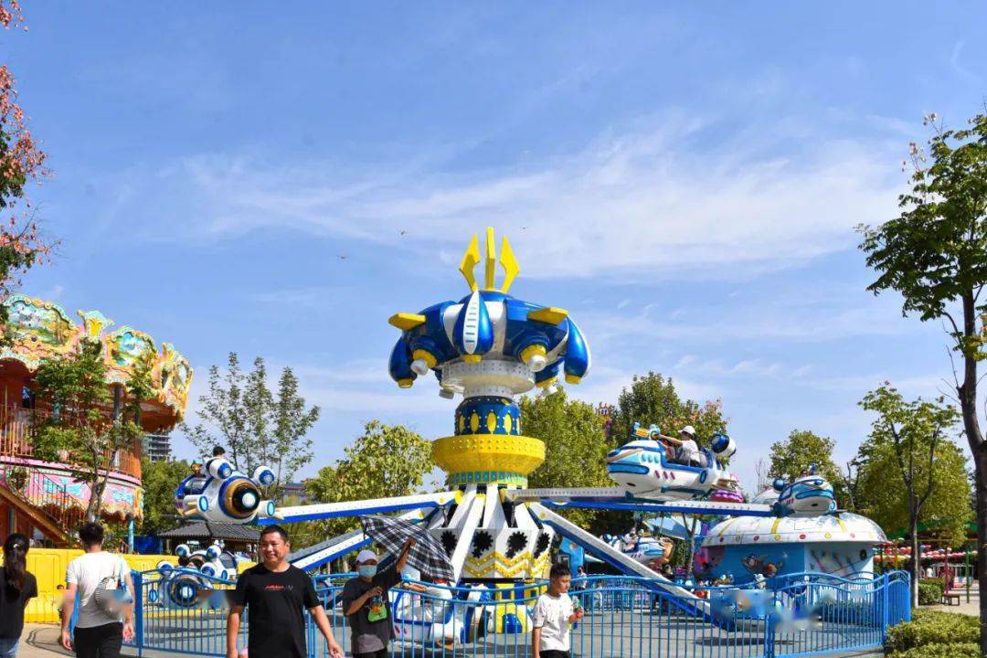 河南漯河国庆首日中国红景区客流小高峰河上街邀您趣玩七天