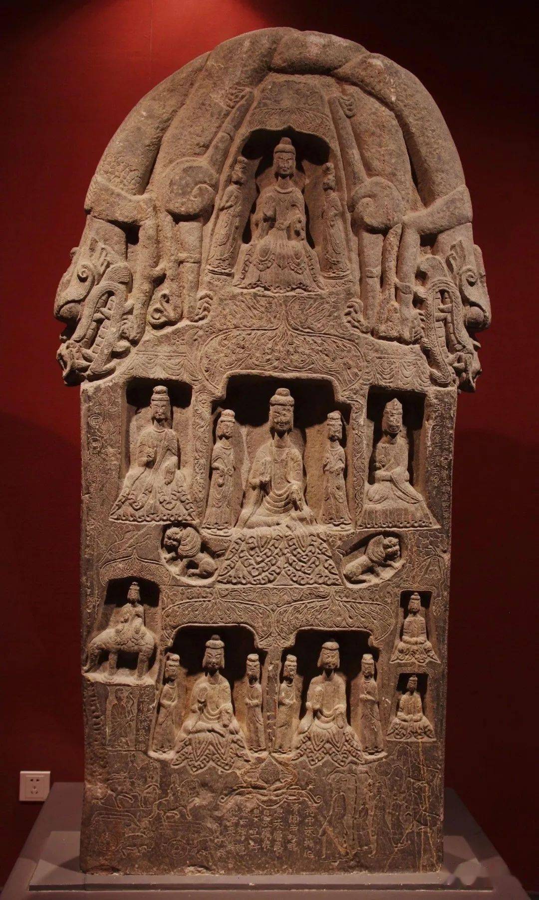 简说古代石刻造像的材料内涵