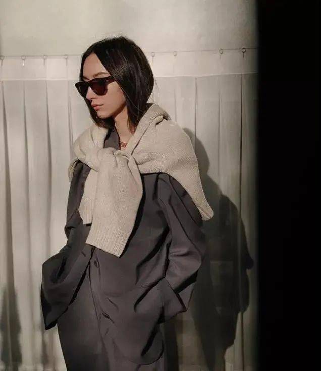 毛衣 秋冬最强穿搭指南就在这了！一件毛衣可以拯救你的衣橱