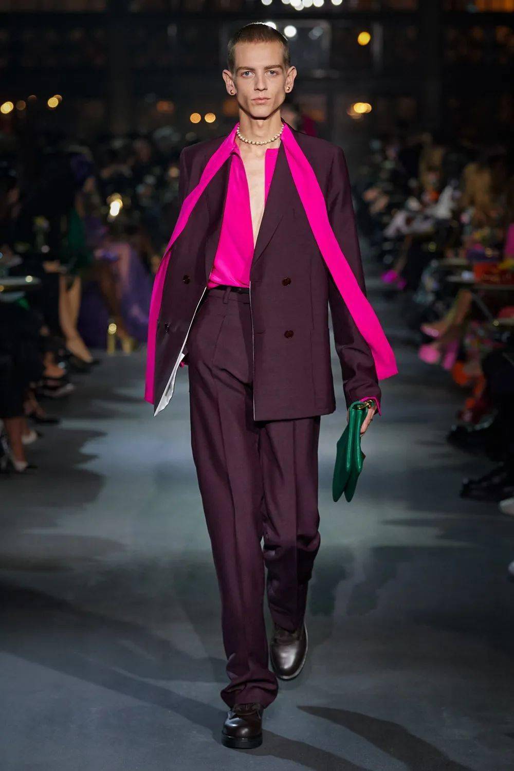 廓形 Valentino 2022 春季系列发布，刺绣、蕾丝、印花…… 尽显高级！