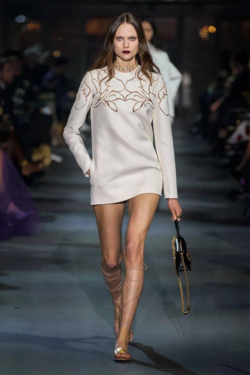 廓形 Valentino 2022 春季系列发布，刺绣、蕾丝、印花…… 尽显高级！