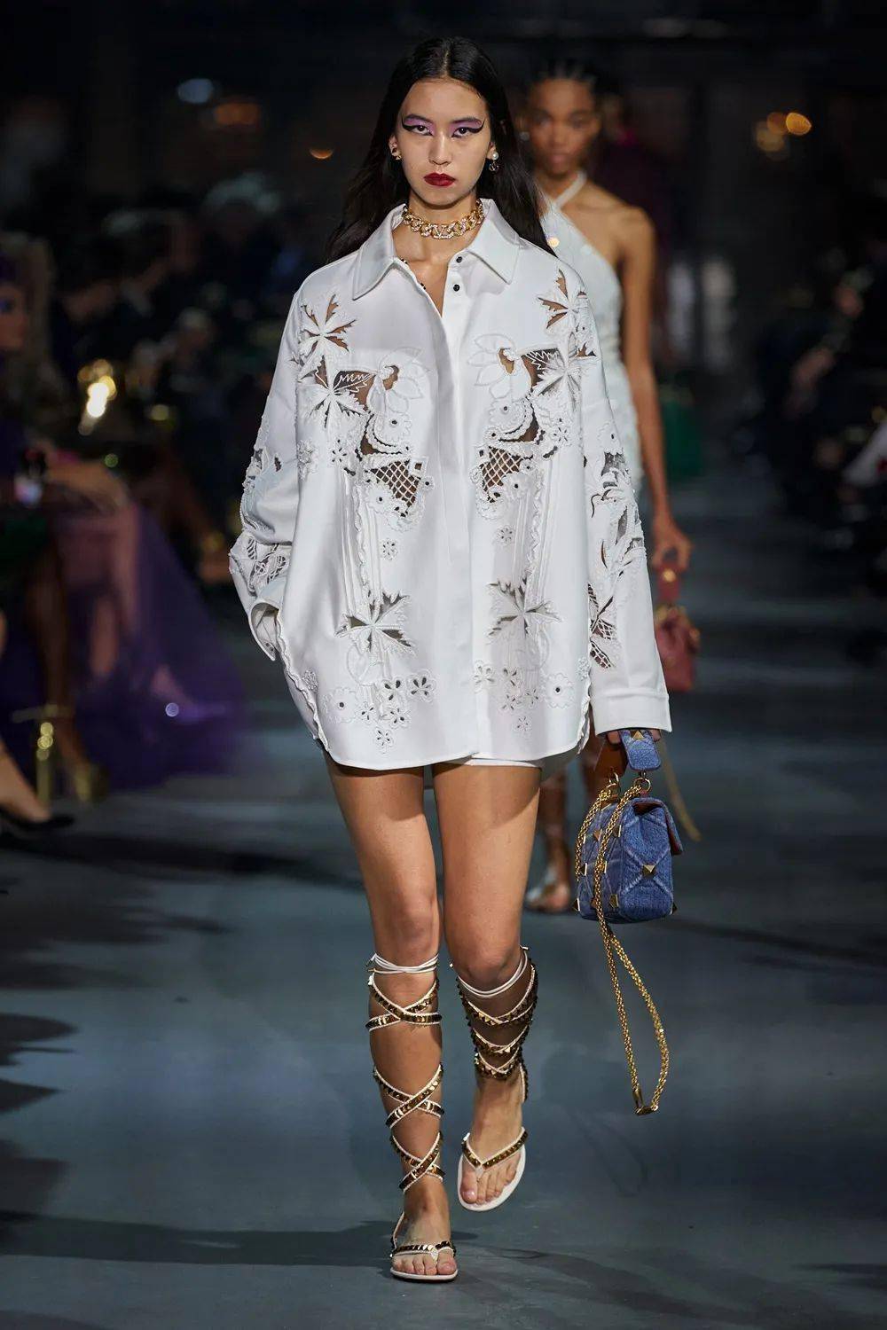 廓形 Valentino 2022 春季系列发布，刺绣、蕾丝、印花…… 尽显高级！