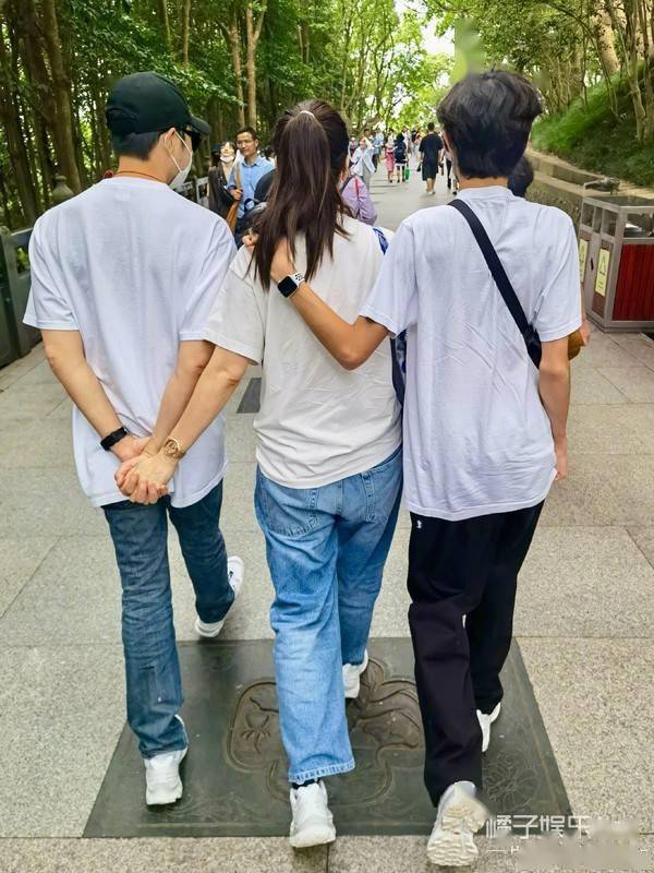 巅峰|陪老婆买包的好男人，张智霖和袁咏仪爱了30年还不腻，神仙爱情！